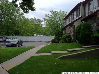 18 Fuller Ct, Staten Island, NY 10306 - photo 2