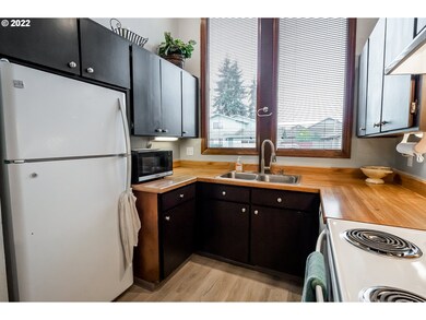 604 T St, Springfield, OR 97477 - photo 7