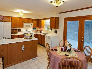 Kitchen. Nice open kitchen with breakfast area. Fr