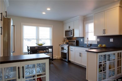 331 Riverside Dr, Fairfield, CT 06824 - photo 3