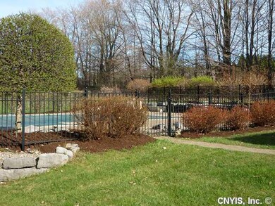 Swimming Pool/Hot Tub/Sauna. Just a few steps away