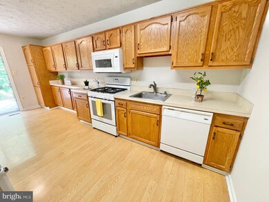 1104 Kings Crest Dr, Stafford, VA 22554 - photo 6