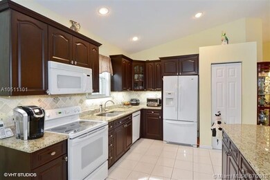 Beautiful & Tastefully Upgraded Kitchen