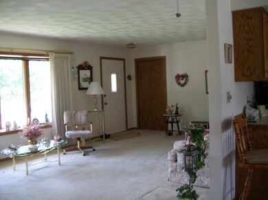 Entry/livingroom