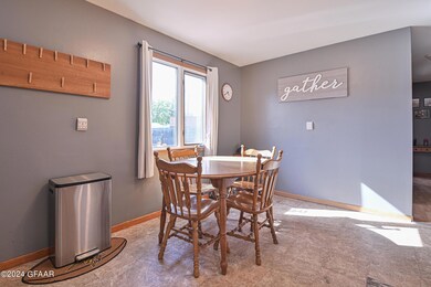 1622 S 19th St, Grand Forks, ND 58201 - photo 5