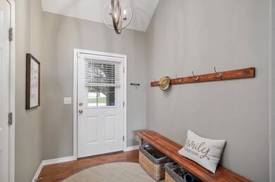 1111 N Gretchen St-13