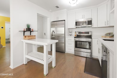 286 Oakleaf Dr unit 22, Thousand Oaks, CA 91360 - photo 2