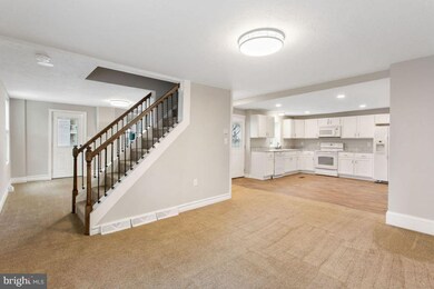 422 S 3rd St, Chambersburg, PA 17201 - photo 6