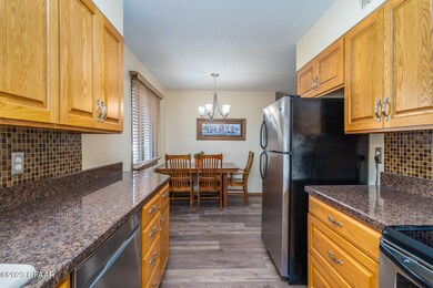 2603 9th Ave S, Grand Forks, ND 58201 - photo 7