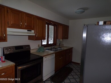 8 Douglas Ave unit 10, Glens Falls, NY 12801 - photo 2