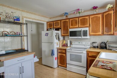 2 Bunker Hill Dr unit B, Whiting, NJ 08759 - photo 3