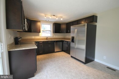 10910 Deerfield Dr, Fredericksburg, VA 22407 - photo 4