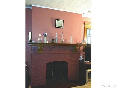 Exterior Front An oak mantle adorns the WBFP (Not 