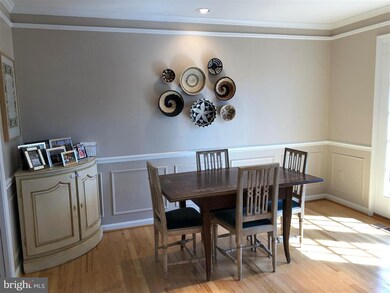 5720 Brewer House Cir, Rockville, MD 20852 - photo 6