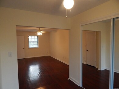 HUGE MASTER 27X10 HAS 2 WALKIN CLOSETS BEAUTIFUL M