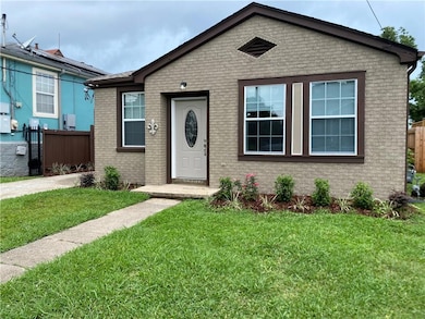 5 Bdrms, 4 Baths, 2794 Living
