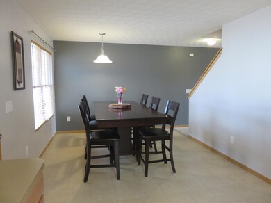 EATIN AREA/DINING