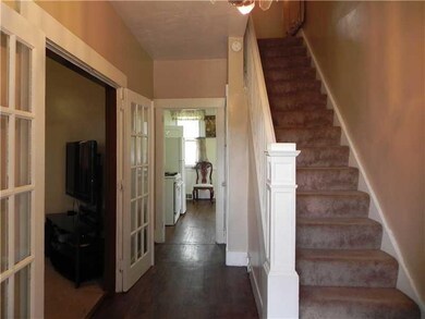Entry/Foyer. Large Entry Area - Hardwood Throughou