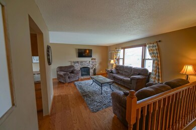 2122 W 3rd St, Cedar Falls, IA 50613 - photo 7