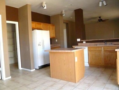 Kitchen w/pantry