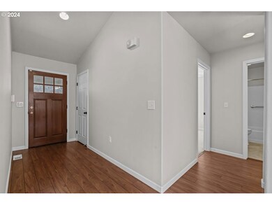 909 NE Center St, Sheridan, OR 97378 - photo 5