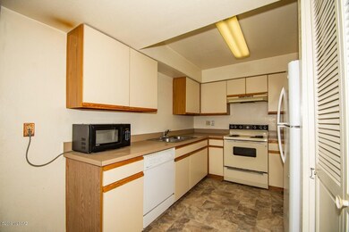 Kitchen (1)