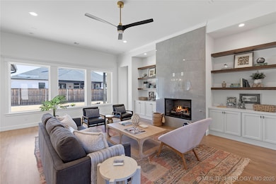 Family room w/ fireplace