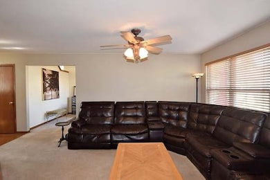 199 White Oak Dr, North Aurora, IL 60542 - photo 6