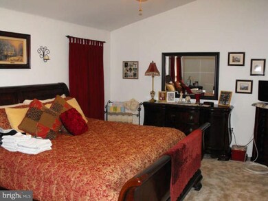 13960 Lightburn Ln, Centreville, VA 20121 - photo 3