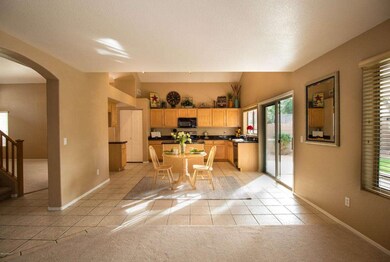Open Concept Kitchen & Family Rm