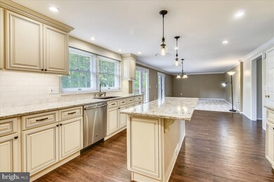 2306 Darius Ln, Reston, VA 20191 - photo 3