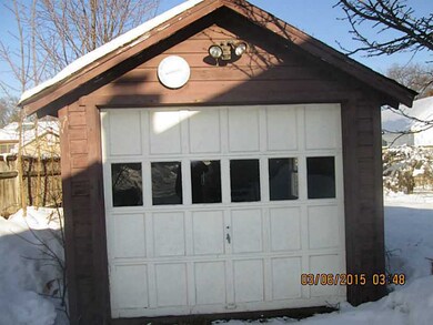 Parking Lot/Garage. GARAGE