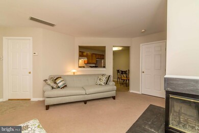 9219 Cardinal Forest Ln unit 31, Lorton, VA 22079 - photo 6