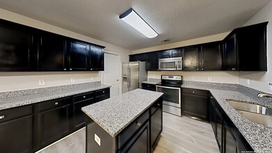 7427 Lacey Oak Path, San Antonio, TX 78223 - photo 5