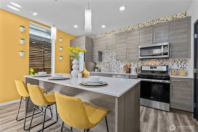 9221 Linden Ave N unit C, Seattle, WA 98103 - photo 6