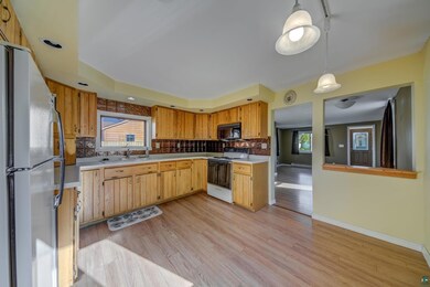 Enjoy the bright and roomy kitchen!