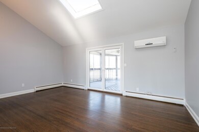 04_160CYPRESSDRIVE_1_LivingRoom_HiRes