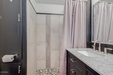 Step-in STONE shower