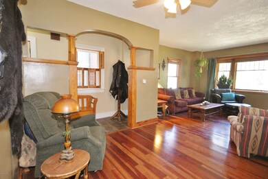 6. Living Room & Entry