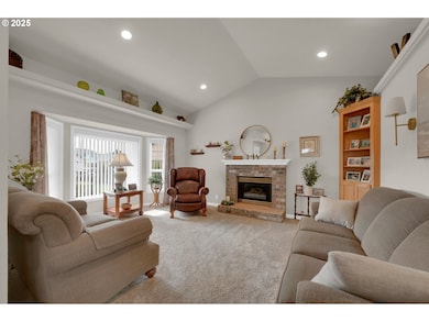 2458 Otto St, Springfield, OR 97477 - photo 4