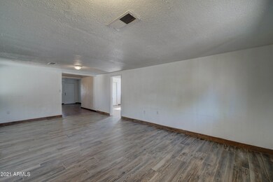 753 W Riverside St-6