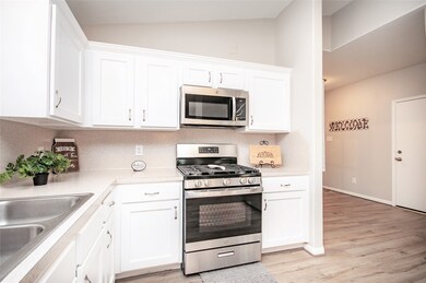 32330 Summer Park Ln, Conroe, TX 77385 - photo 6