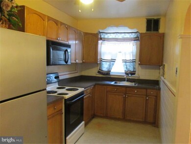 6853 Radbourne Rd, Upper Darby, PA 19082 - photo 7