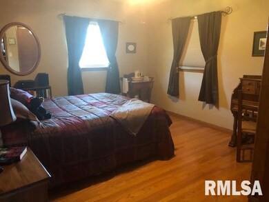 1832 W 37th St, Davenport, IA 52806 - photo 3