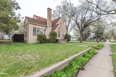 1120 E Ave C-1