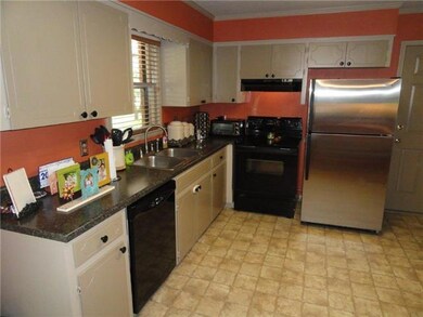 107 Russell St, Shelbyville, TN 37160 - photo 4