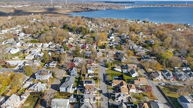 18 Maple Ave, Fairhaven, MA 02719 - photo 4