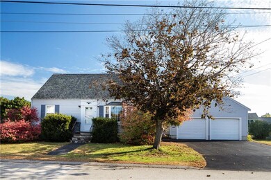 This 3-4bedroom/1 and a half bath...