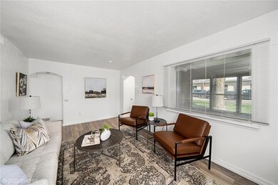 2318 56th St, Des Moines, IA 50310 - photo 2