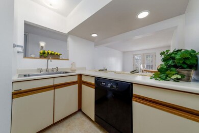 30 Wolf Rd unit 504, Lebanon, NH 03766 - photo 5